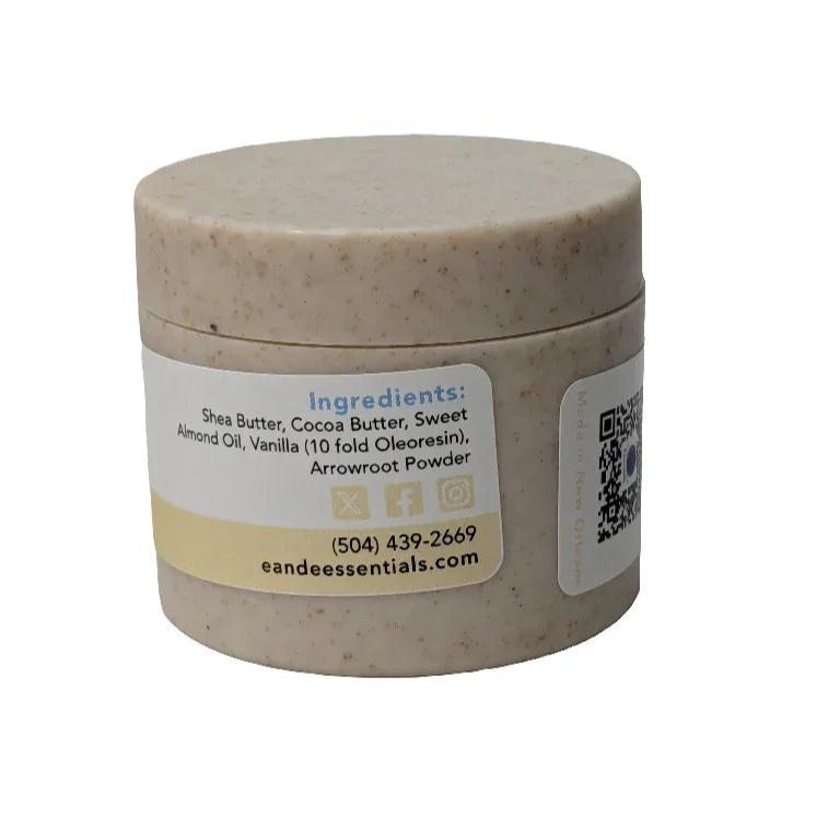 Vanilla body butter jar with natural ingredients, ideal for sensitive skin.
