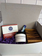 White gift box with lid, showcasing elegant design and sturdy construction, ideal for sophisticated gift presentations.