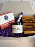 White gift box with lid, featuring elegant design for memorable gifts and secure presentation.